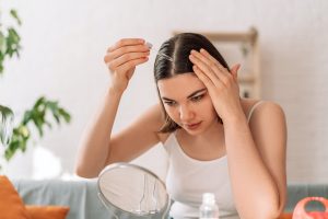 La recette secrète des pros pour cacher vos cheveux blancs