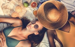 Voici la solution pour bronzer au frais sans piscine ni Jardin