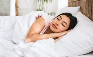 Pour votre sommeil, bannissez ces objets de votre chambre