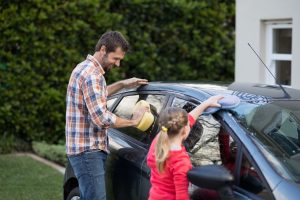 Astuces pour laver sa voiture sans laisser de traces