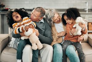 Garde d'enfants par les grands-parents : Est-ce vraiment une bonne idée ?