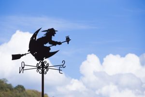 La girouette de jardin : un bijou mystique pour votre espace extérieur !
