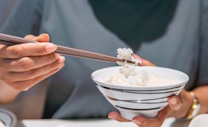 Le riz réchauffé, une bombe à retardement dans votre assiette !