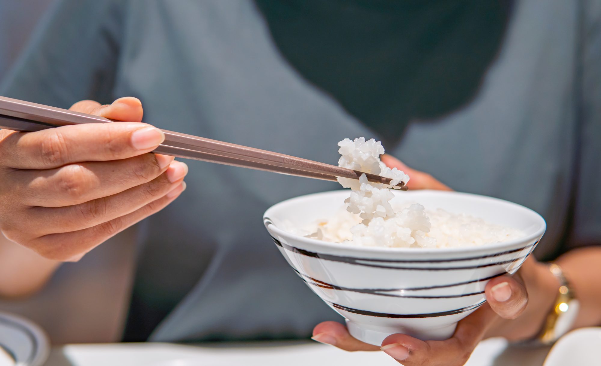 Le riz réchauffé, une bombe à retardement dans votre assiette !
