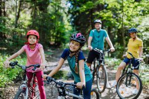 Les véloroutes incontournables pour des vacances en famille inoubliables