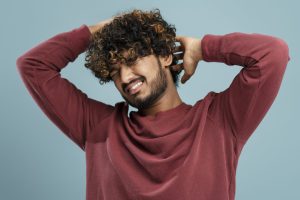 Bye Bye, démangeaisons ! Astuces pour apaiser le cuir chevelu