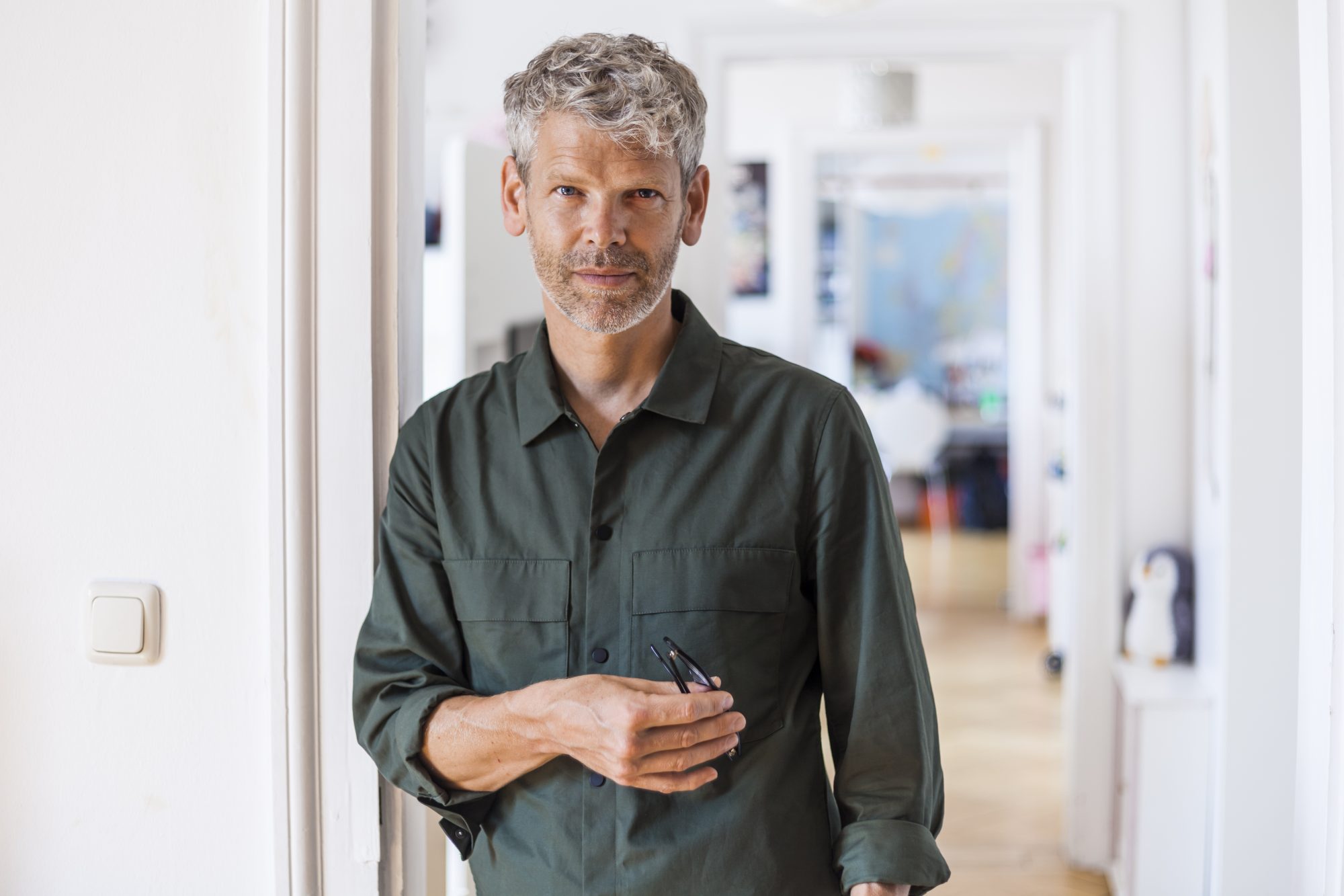Les cheveux gris, un atout de séduction et d'élégance !
