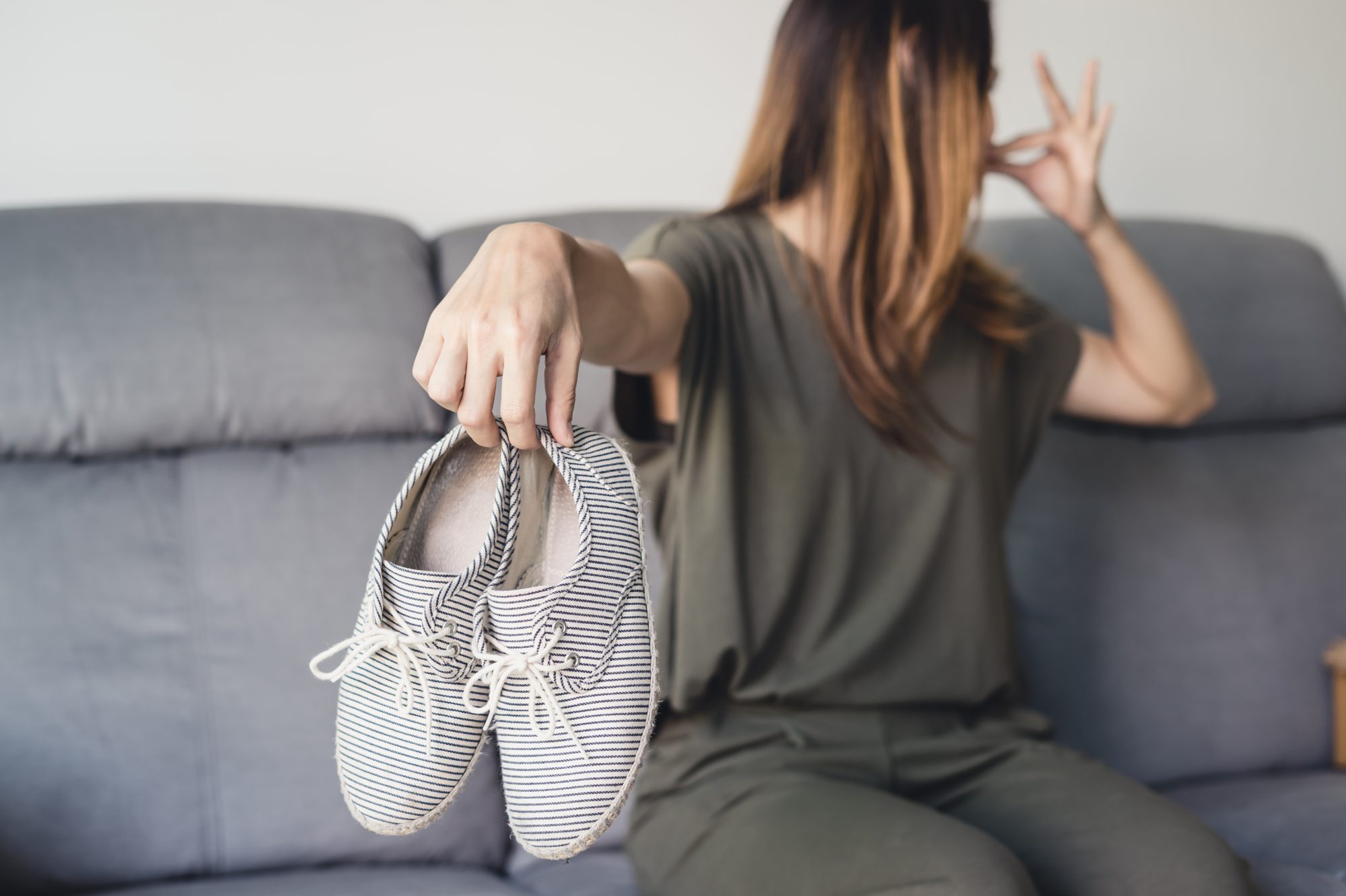 Solutions naturelles et efficaces pour dire adieu aux mauvaises odeurs de chaussures