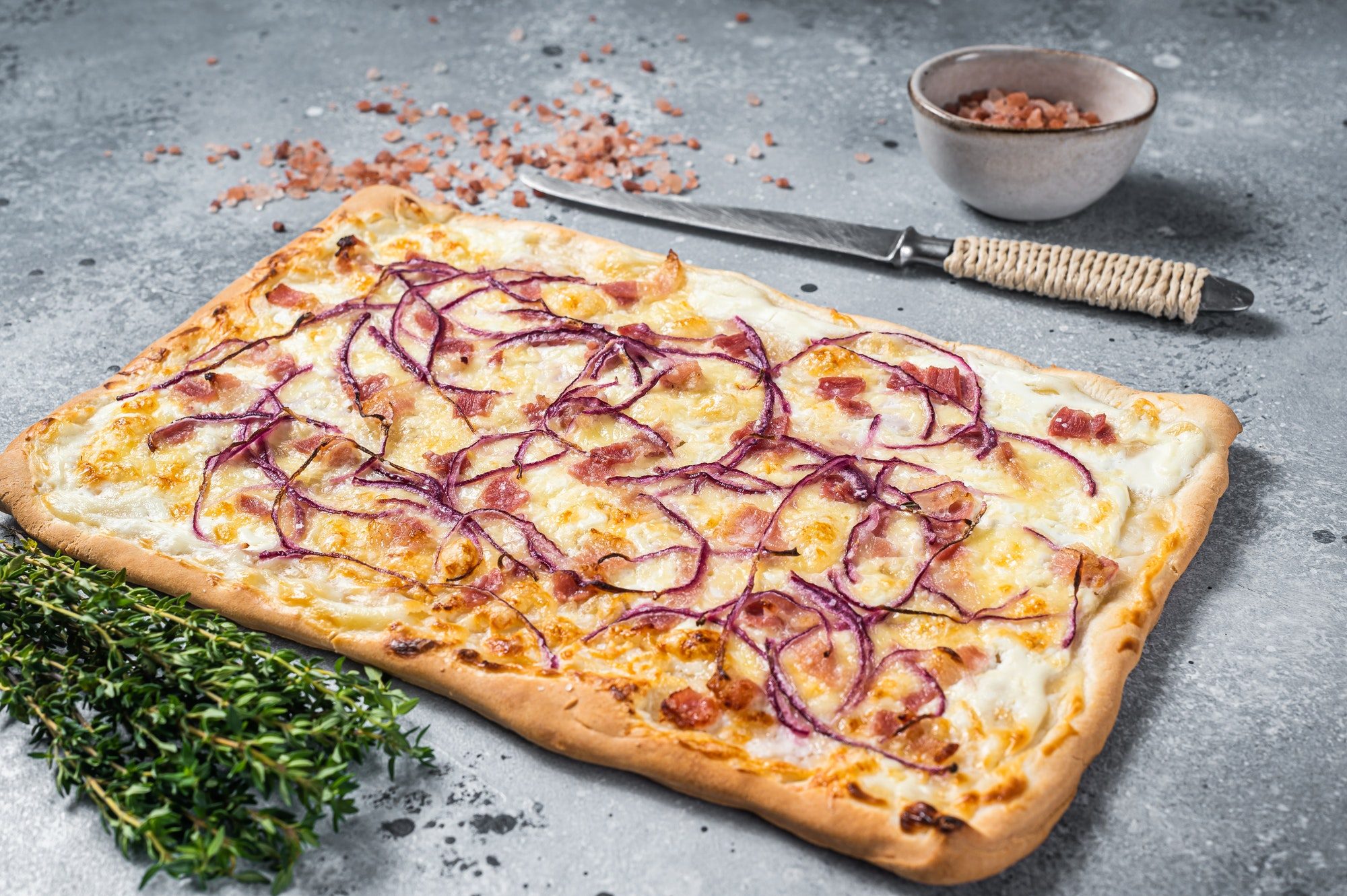 La Flammekueche maison : une délicieuse tarte flambée prête en un clin d'œil