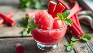 Cuisinez le parfait sorbet à la rhubarbe : sucré, acide et incroyablement rafraîchissant !